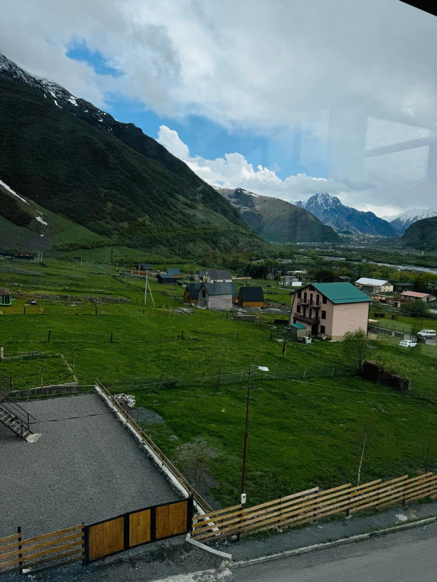 Chalet Kazbegi Hotel Exterior foto